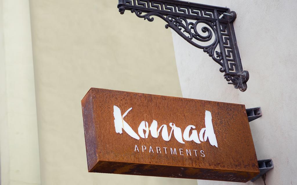 Konrad Old Town Aparthotel Tartu Bagian luar foto